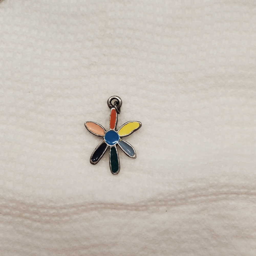 Vintage Daisy Charm